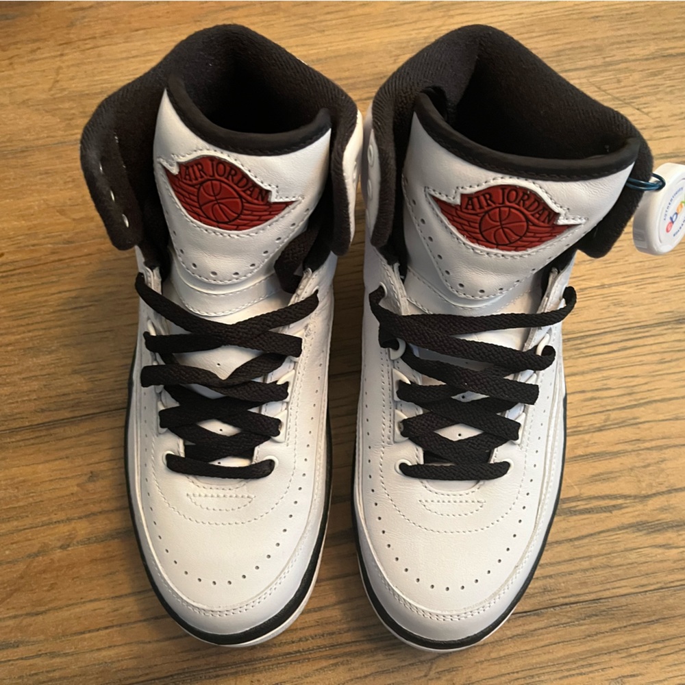 2022 Nike Air Jordan 2 Retro OG Chicago White/Varsity Red-Black DX2454 106 - Picture 6 of 6